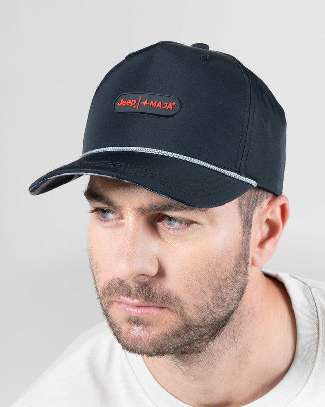 Gorra Snapback JEEP® x MAJA® Renegade, Negro, vista frontal, Poliamida, protección solar y estilo casual