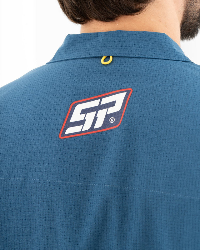 Camisa Viajero, Azul marino, vista lateral, fit Regular, Poliéster, con Tela estiramiento 4 vías, ideal para oficina