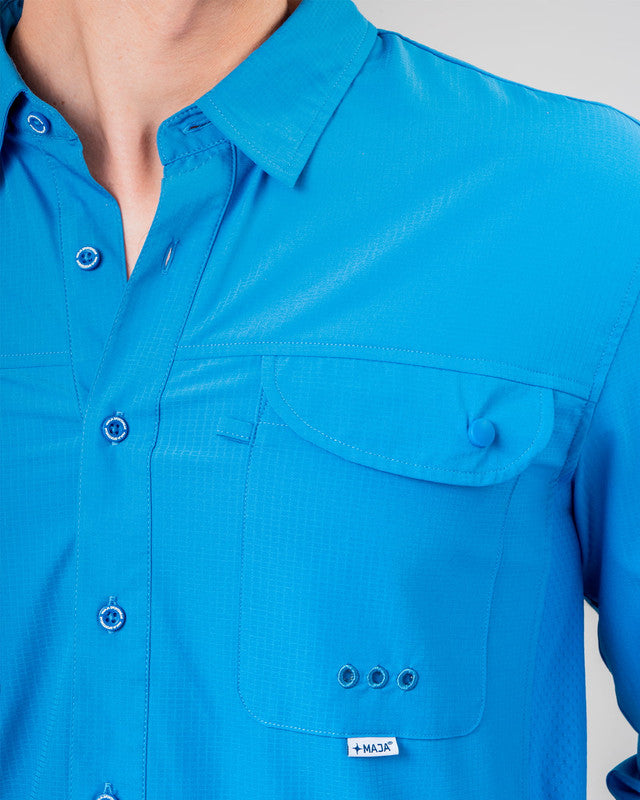 Camisa MAJA® Outdoor Signature, Azul rey, vista lateral, fit Relajado, Poliéster, con Tela antidesgarro, ideal para oficina