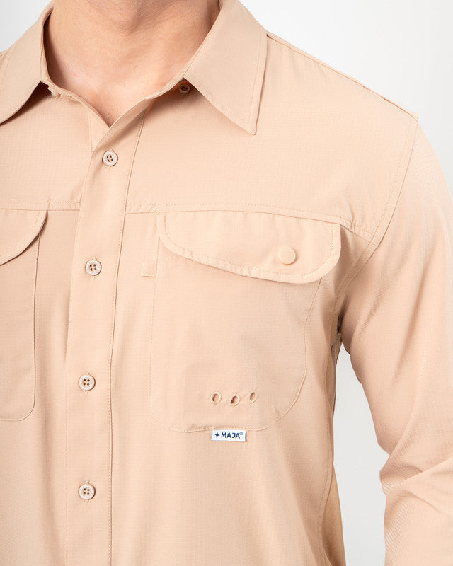Camisa MAJA® Outdoor Signature, Khaki, vista lateral, fit Relajado, Poliéster, con Tela antidesgarro, ideal para oficina