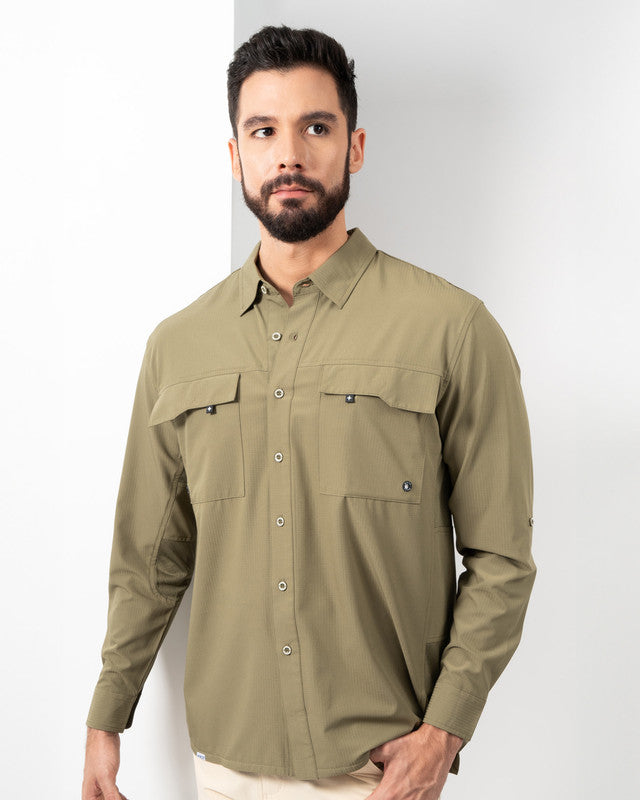 Camisa Outdoor Equipo MAJA®, Olive green, vista frontal, fit Relajado, Poliéster, con Tela antidesgarro, ideal para oficina