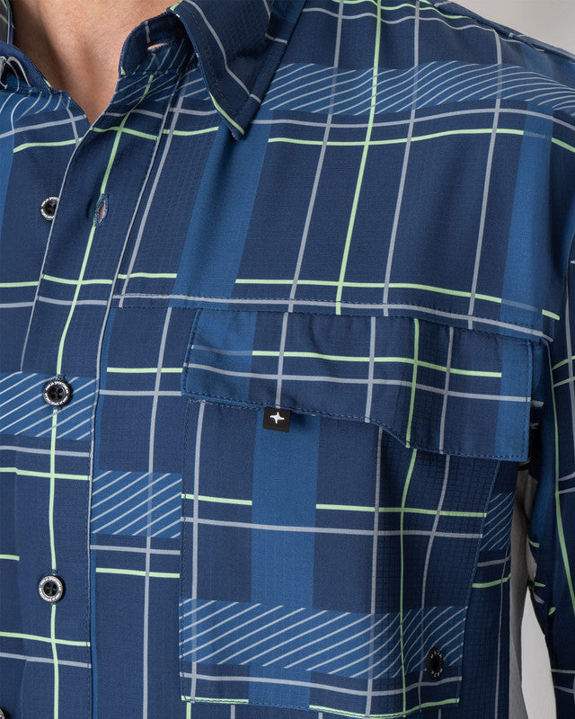 Camisa Outdoor Equipo MAJA®, Azul cuadros, vista lateral, fit Relajado, Poliéster, con Tela antidesgarro, ideal para oficina