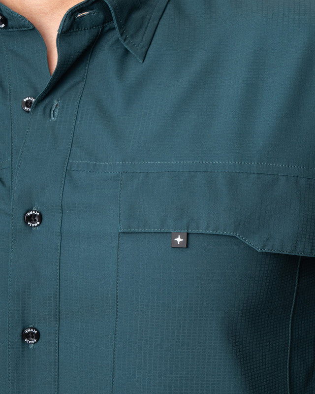 Camisa Outdoor Equipo MAJA®, Verde oscuro, vista lateral, fit Relajado, Poliéster, con Tela antidesgarro, ideal para oficina