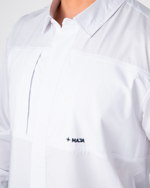 Camisa Pacífica, Blanco, vista lateral, fit Relajado, Poliéster, con Tela estiramiento 4 vías, ideal para oficina