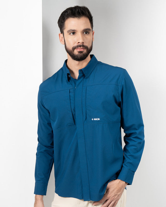 Camisa Pacífica, Azul marino, vista frontal, fit Relajado, Poliéster, con Tela estiramiento 4 vías, ideal para oficina