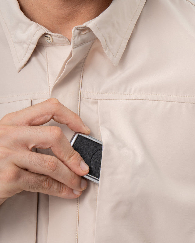 Camisa Pacífica, Khaki, vista lateral, fit Relajado, Poliéster, con Tela estiramiento 4 vías, ideal para oficina