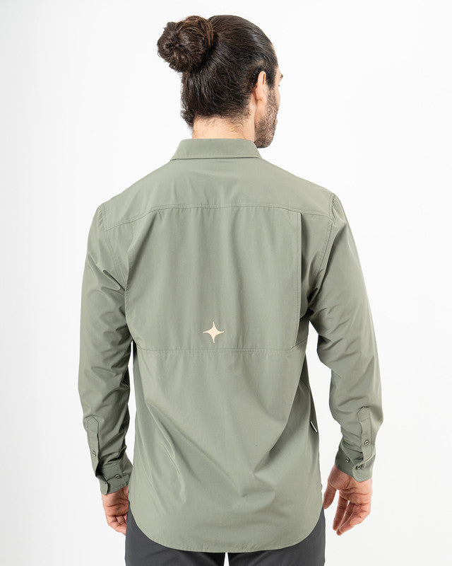 Camisa Pacífica, Olive green, vista posterior, fit Relajado, Poliéster, con Tela estiramiento 4 vías, ideal para oficina