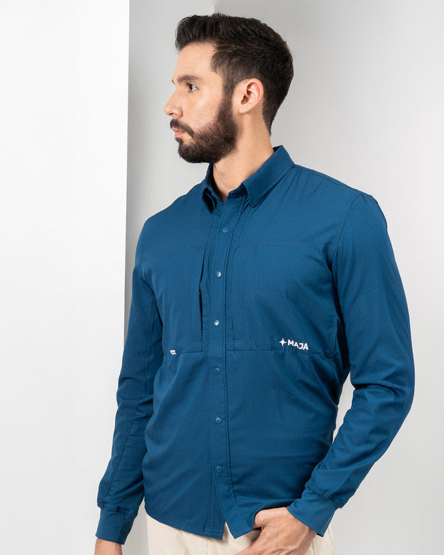Camisa Outdoor Navío, Azul marino, vista frontal, fit Relajado, Poliéster, con Lavar a máquina con ciclo delicado de agua fría, ideal para oficina