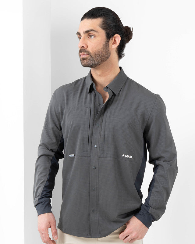 Camisa Outdoor Navío, Gris ceniza, vista frontal, fit Relajado, Poliéster, con Lavar a máquina con ciclo delicado de agua fría, ideal para oficina
