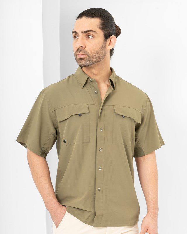 Camisa Outdoor Equipo MAJA®, Olive green, vista frontal, fit Relajado, Poliéster, con Tela antidesgarro, ideal para oficina