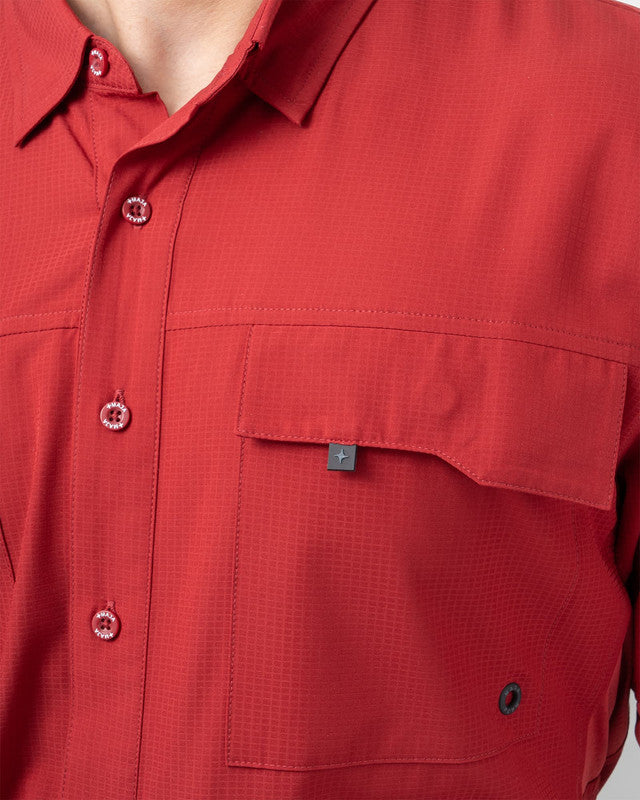 Camisa Outdoor Equipo MAJA®, Tinto, vista lateral, fit Relajado, Poliéster, con Tela antidesgarro, ideal para oficina