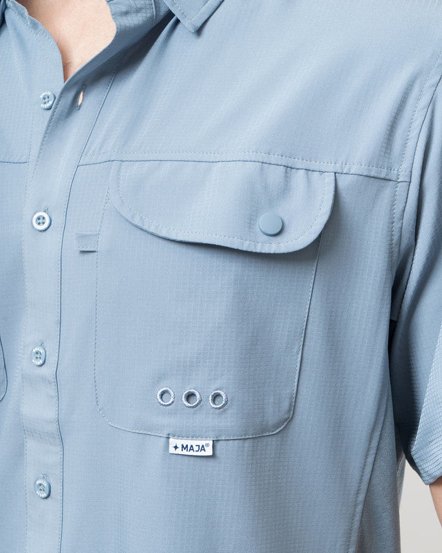 Camisa MAJA® Outdoor Signature, Azul acero, vista lateral, fit Relajado, Poliéster, con Tela antidesgarro, ideal para oficina