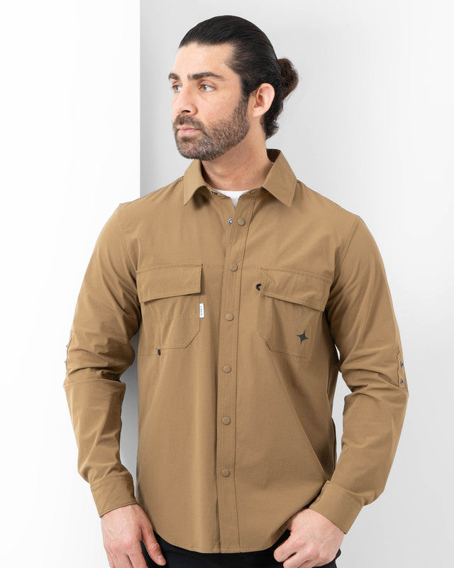 Sobrecamisa Tropa, Khaki, vista frontal, fit Regular, Poliamida, con Repelente al agua, ideal para oficina