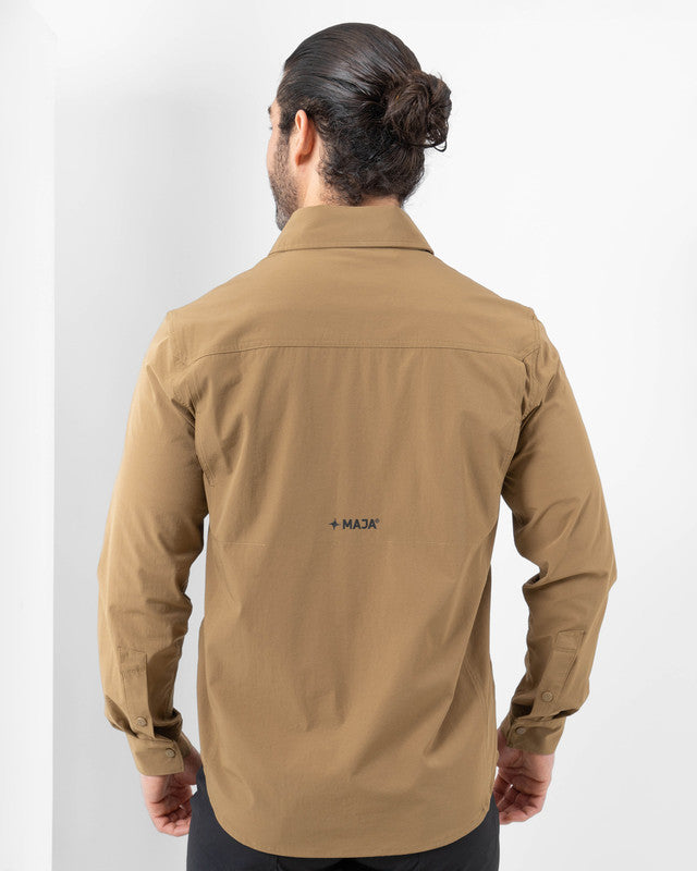 Sobrecamisa Tropa, Khaki, vista lateral, fit Regular, Poliamida, con Repelente al agua, ideal para oficina