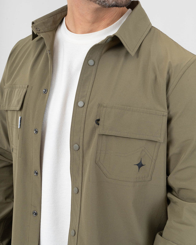 Sobrecamisa Tropa, Olive green, vista lateral, fit Regular, Poliamida, con Repelente al agua, ideal para oficina