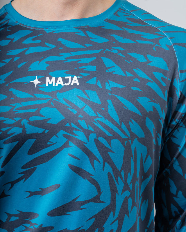 Playera Performance, Patrón cardumen azul oscuro, vista lateral, fit Relajado, Poliéster, con Páneles para ventilación, uso versátil