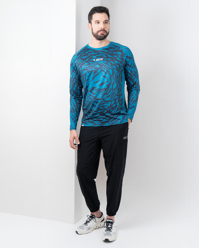 Playera Performance, Patrón cardumen azul oscuro, detalle, fit Relajado, Poliéster, con Páneles para ventilación, uso versátil