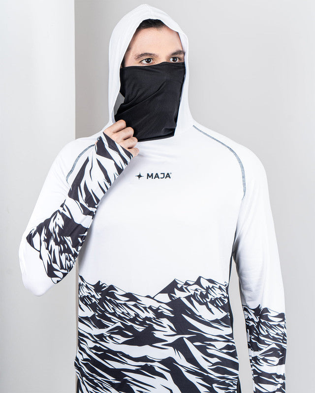 Camiseta Performance con Máscara Ambición, Patrón rocamar blanco, vista lateral, fit Relajado, Poliéster, con Lavar a máquina con ciclo delicado de agua fría, uso versátil