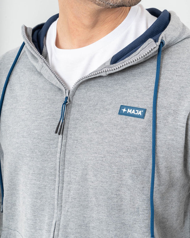 Hoodie MAJA® Boreal, Gris, vista lateral, fit Slim, Poliéster, con Tela Transpirable, perfecta para climas fríos