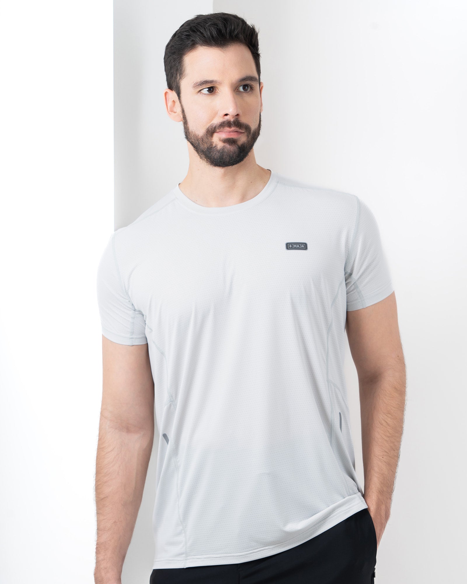 Playera Active MAJA®, Gris, vista frontal, fit Relajado, Poliamida, con Branding con reflectivo, uso versátil