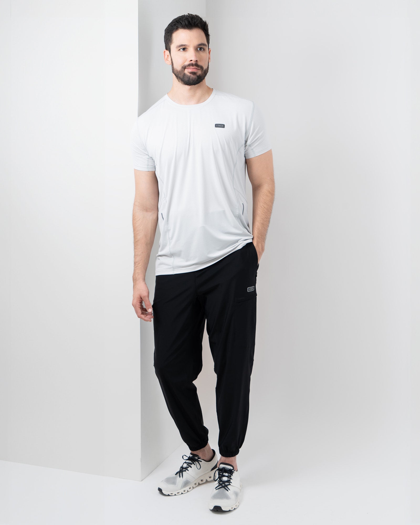 Playera Active MAJA®, Gris, detalle, fit Relajado, Poliamida, con Branding con reflectivo, uso versátil