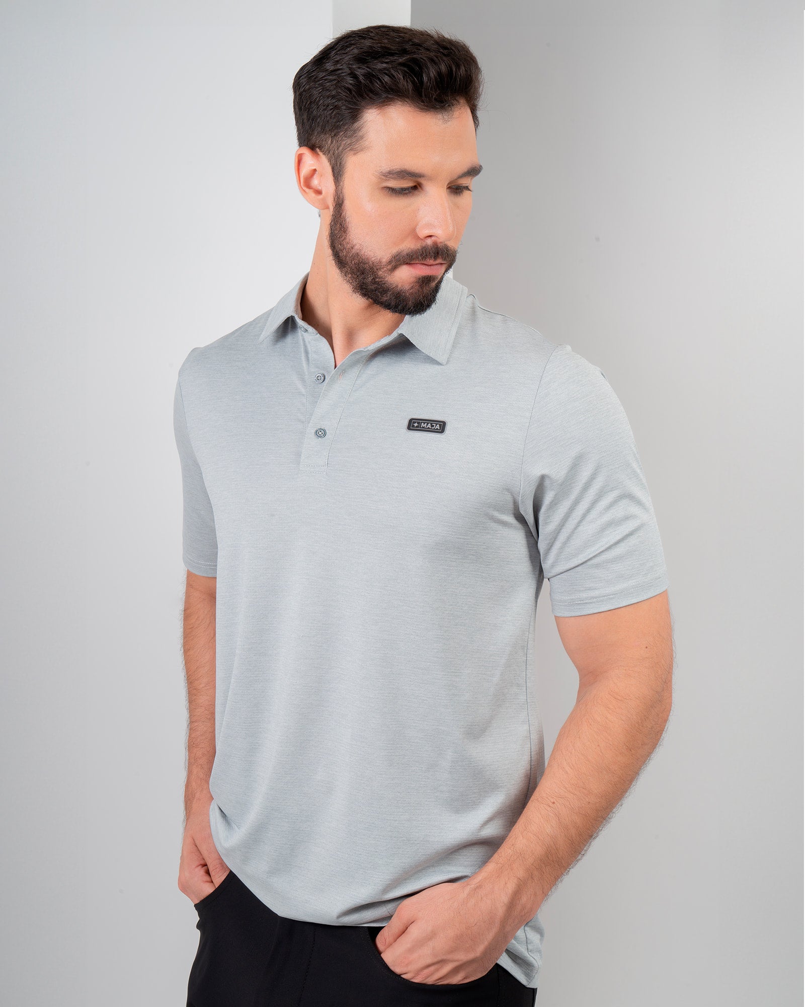 MAJA® Polo Active, Gris claro, vista frontal, fit Regular, Poliéster, con Protección UV UPF50+, uso versátil