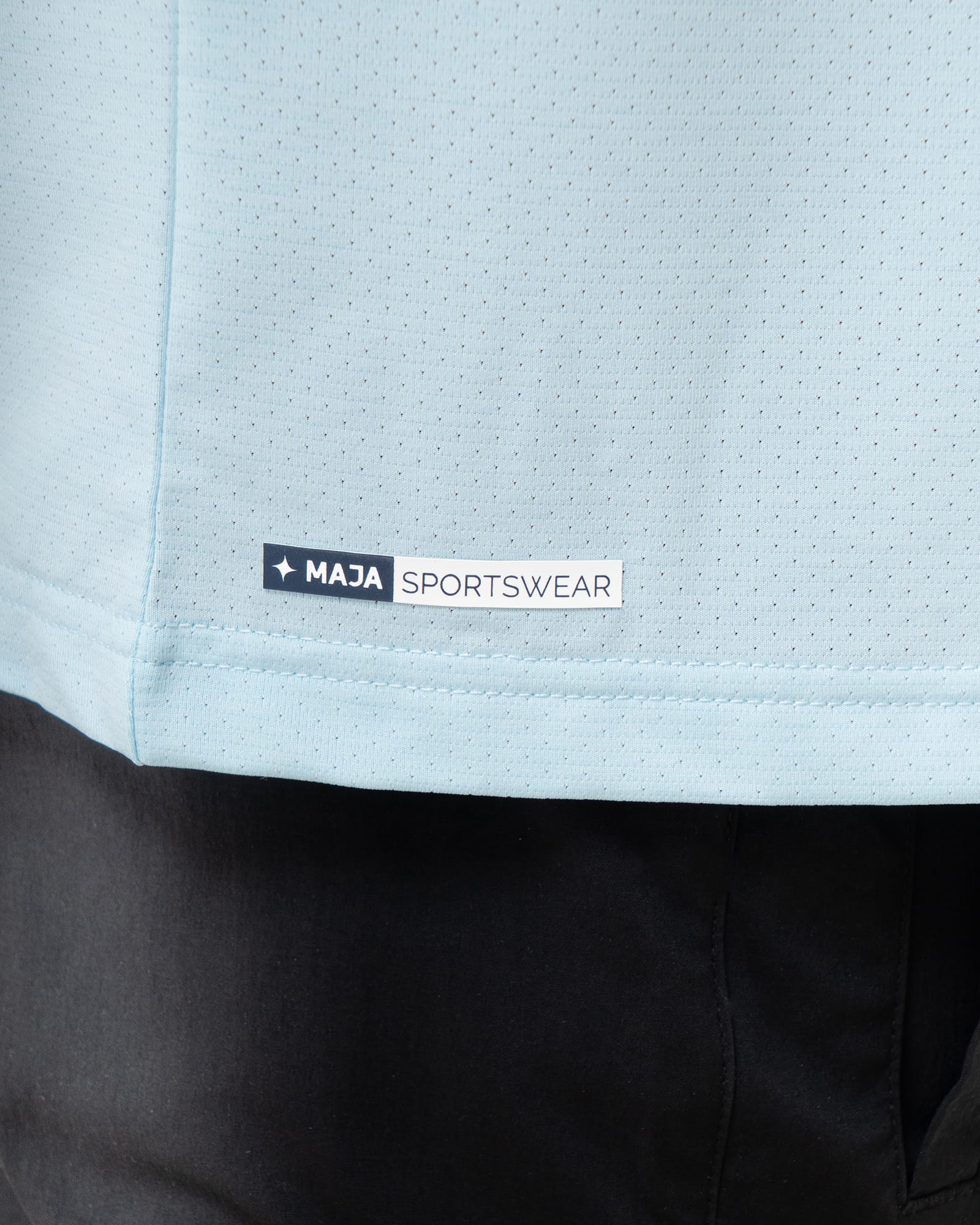 MAJA® Polo Active, Azul cielo, detalle, fit Regular, Poliéster, con Protección UV UPF50+, uso versátil