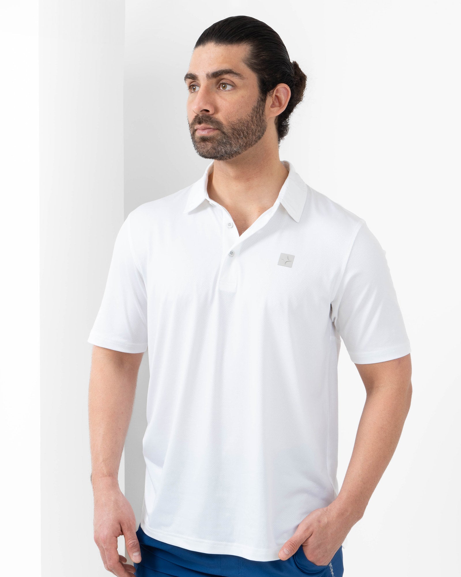 Polo Naval, Blanco, vista frontal, fit Regular, Poliéster, con Tela estiramiento 4 vías, uso versátil