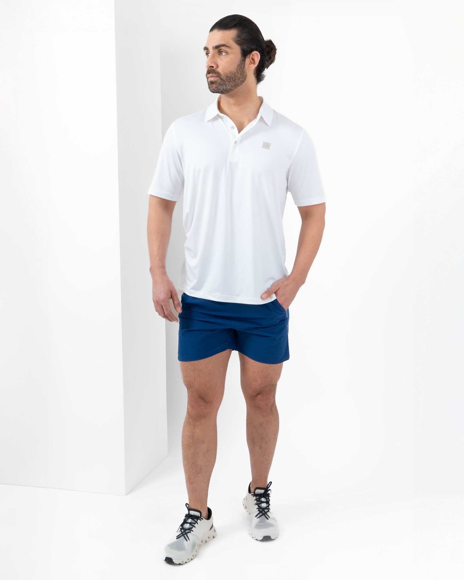 Polo Naval, Blanco, detalle, fit Regular, Poliéster, con Tela estiramiento 4 vías, uso versátil