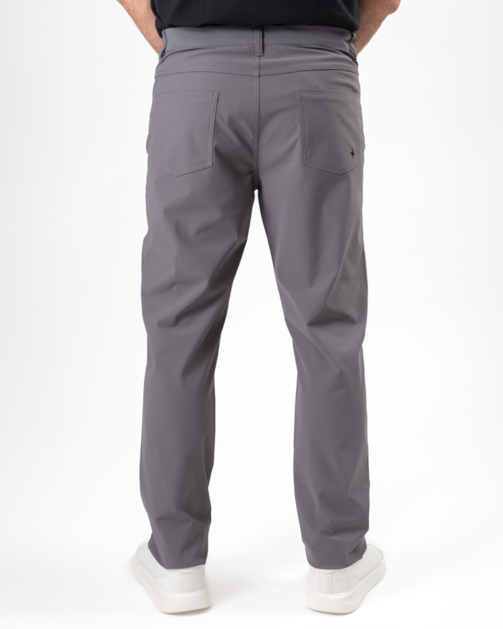 Pantalón Origen®, Gris, vista posterior, fit Regular, Poliéster, con Tela estiramiento 4 vías, uso versátil