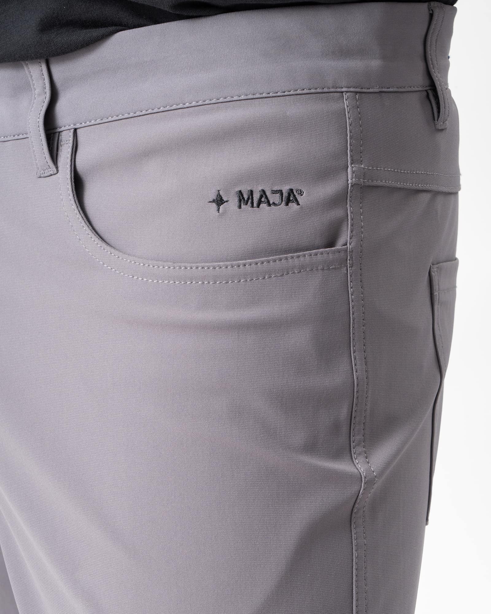 Pantalón Origen®, Gris, vista lateral, fit Regular, Poliéster, con Tela estiramiento 4 vías, uso versátil