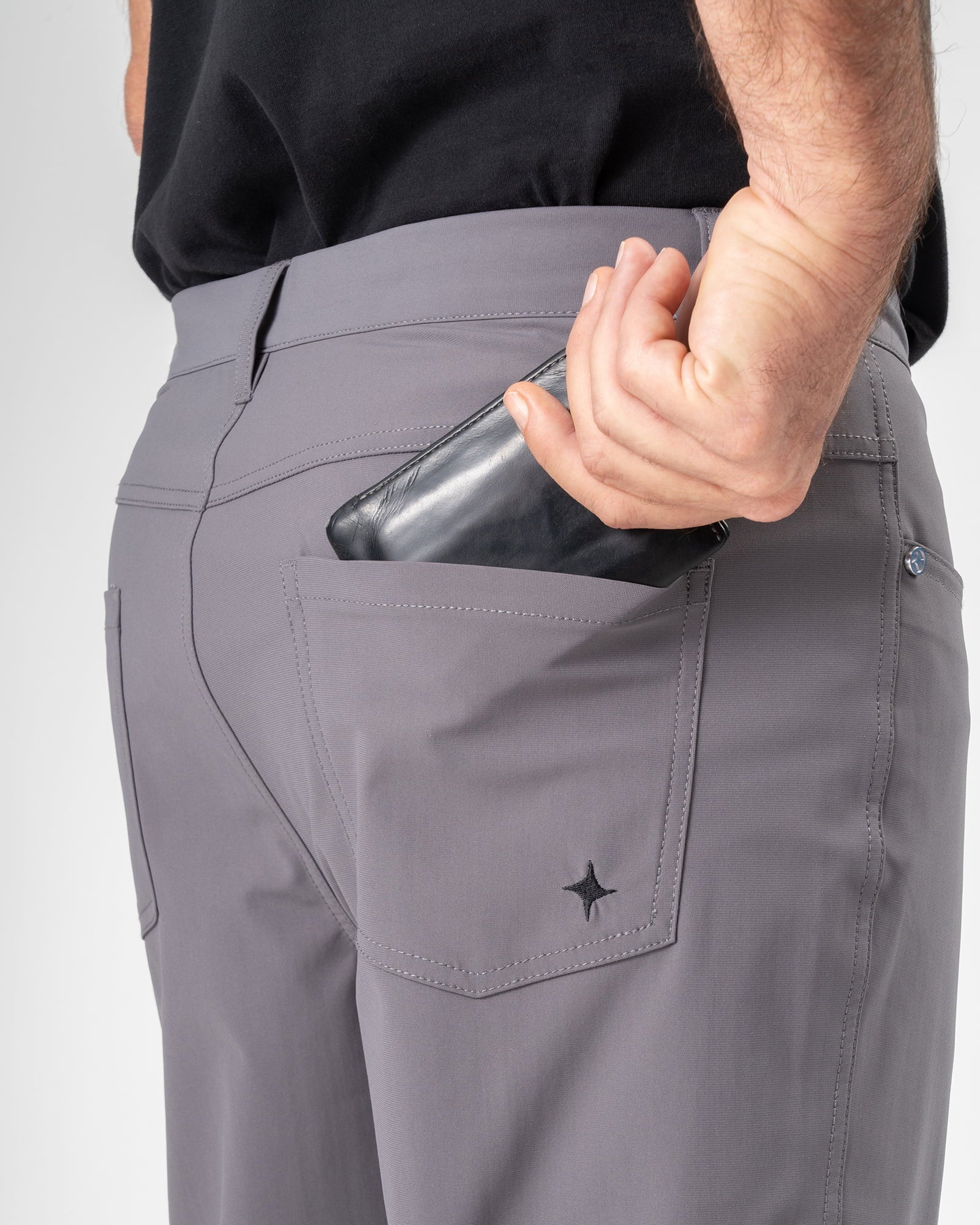 Pantalón Origen®, Gris, detalle, fit Regular, Poliéster, con Tela estiramiento 4 vías, uso versátil