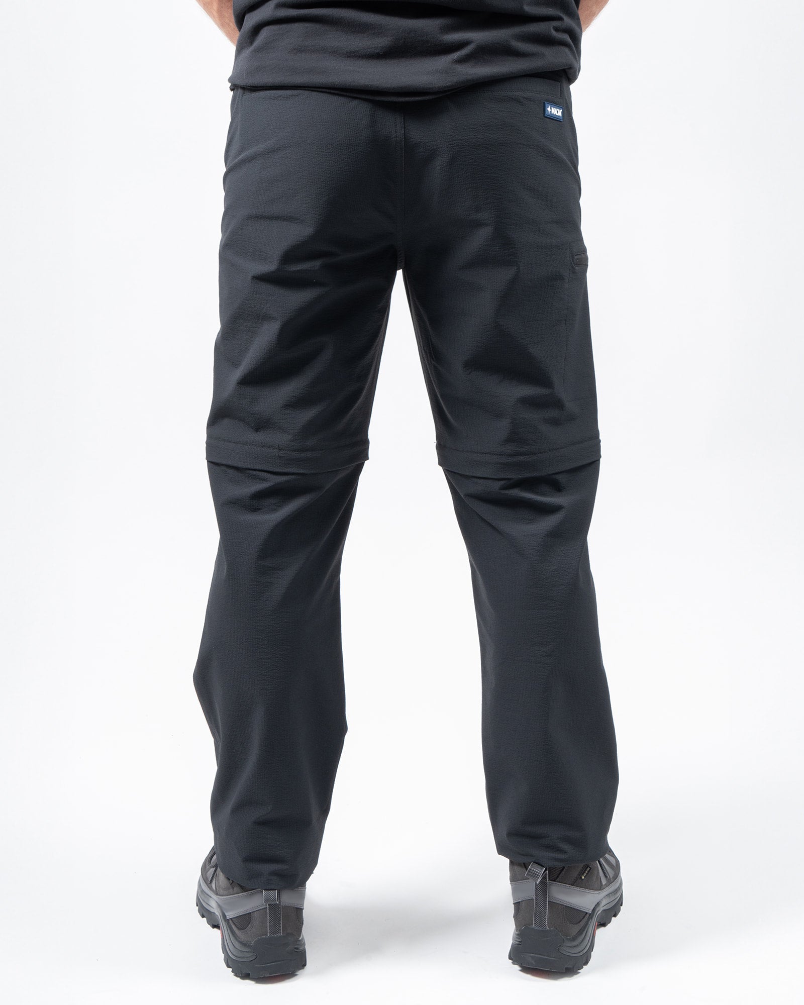 Pantalón Short MAJA® Cambio, Negro, vista posterior, fit Regular, Poliamida, con Tela estiramiento 2 vías, uso versátil