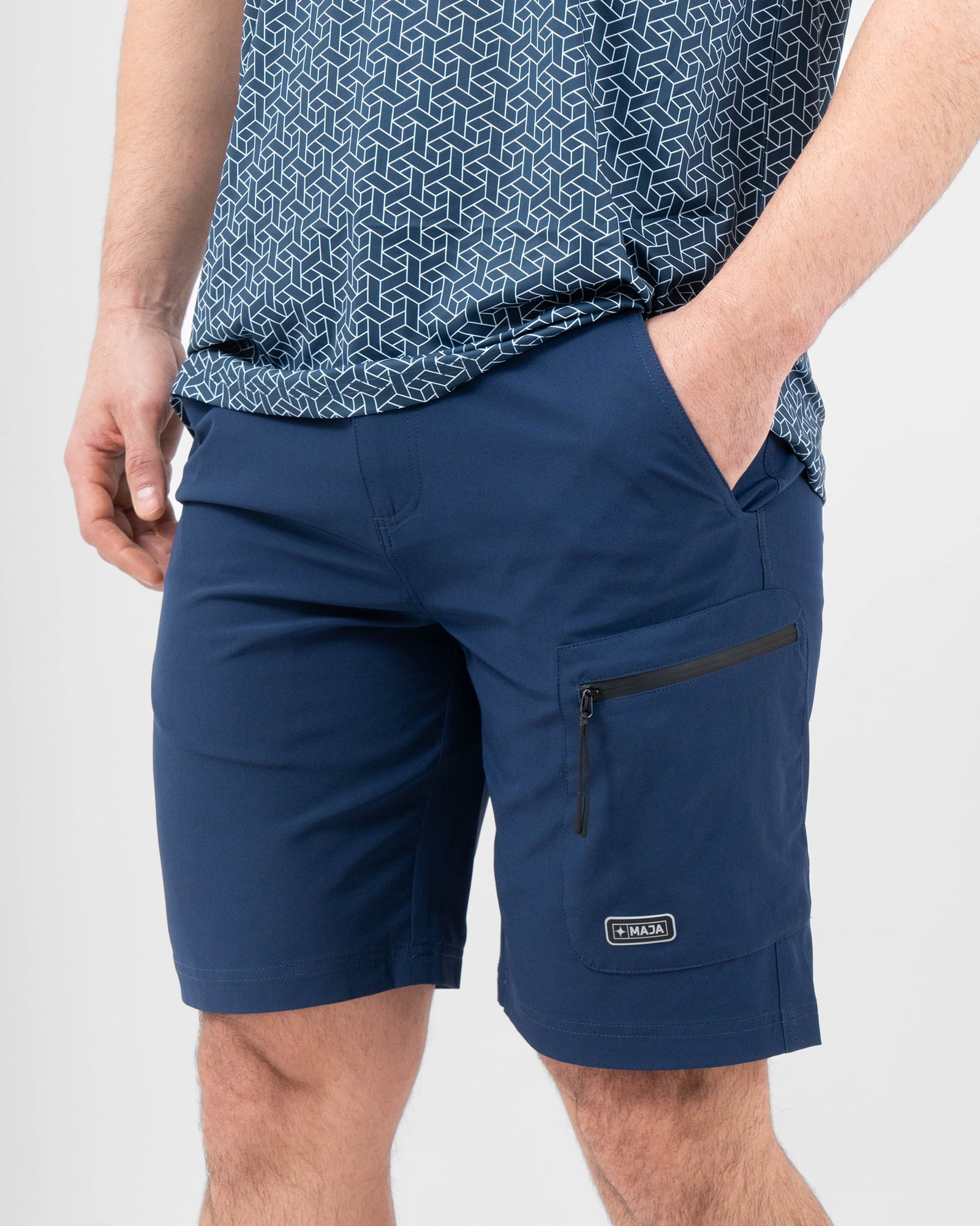 Short Cargo MAJA® Descubre, Azul marino, vista frontal, fit Relajado, Poliéster, con Branding con reflectivo, cómoda para entrenamiento