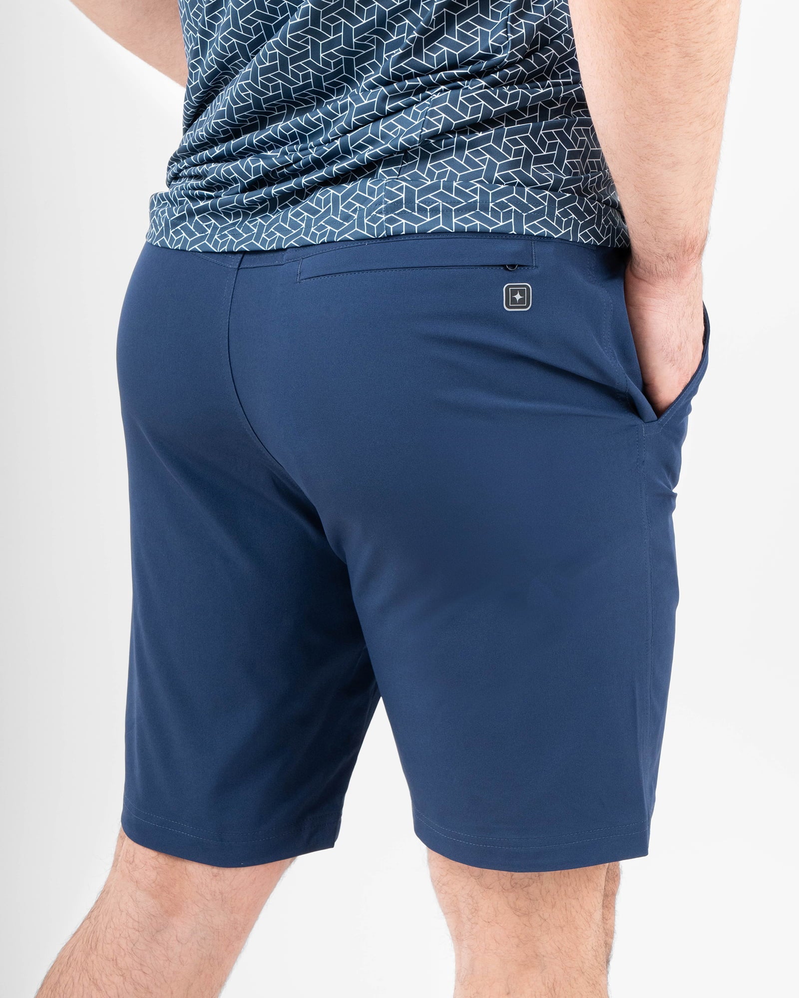 Short Cargo MAJA® Descubre, Azul marino, vista posterior, fit Relajado, Poliéster, con Branding con reflectivo, cómoda para entrenamiento