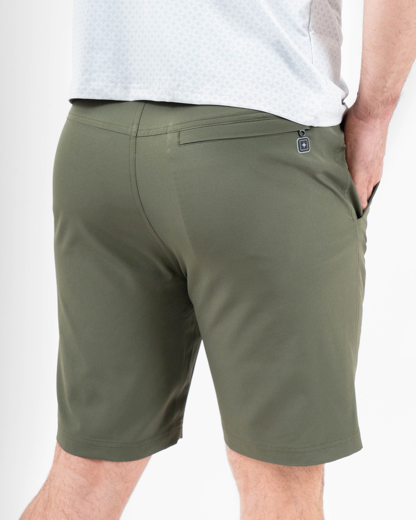 Short Cargo MAJA® Descubre, Olive green, vista posterior, fit Relajado, Poliéster, con Branding con reflectivo, cómoda para entrenamiento