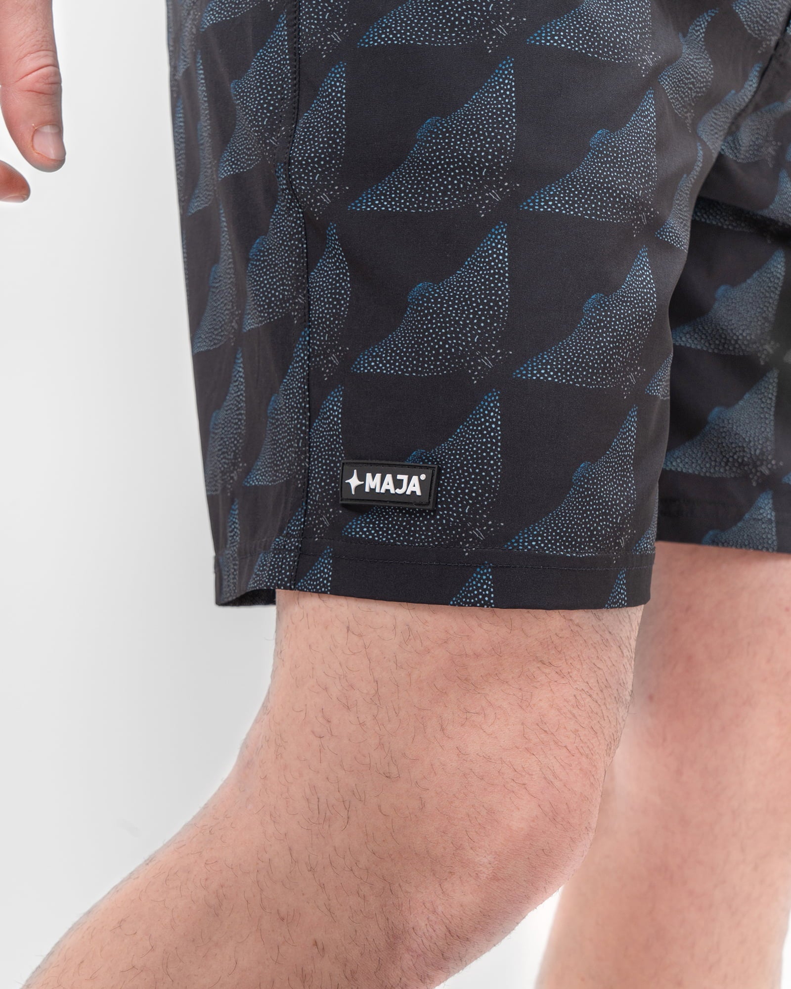 Short de Baño MAJA®, Manta Ray Pattern, detalle, fit Relajado, Poliéster, con Tela estiramiento 4 vías, uso versátil