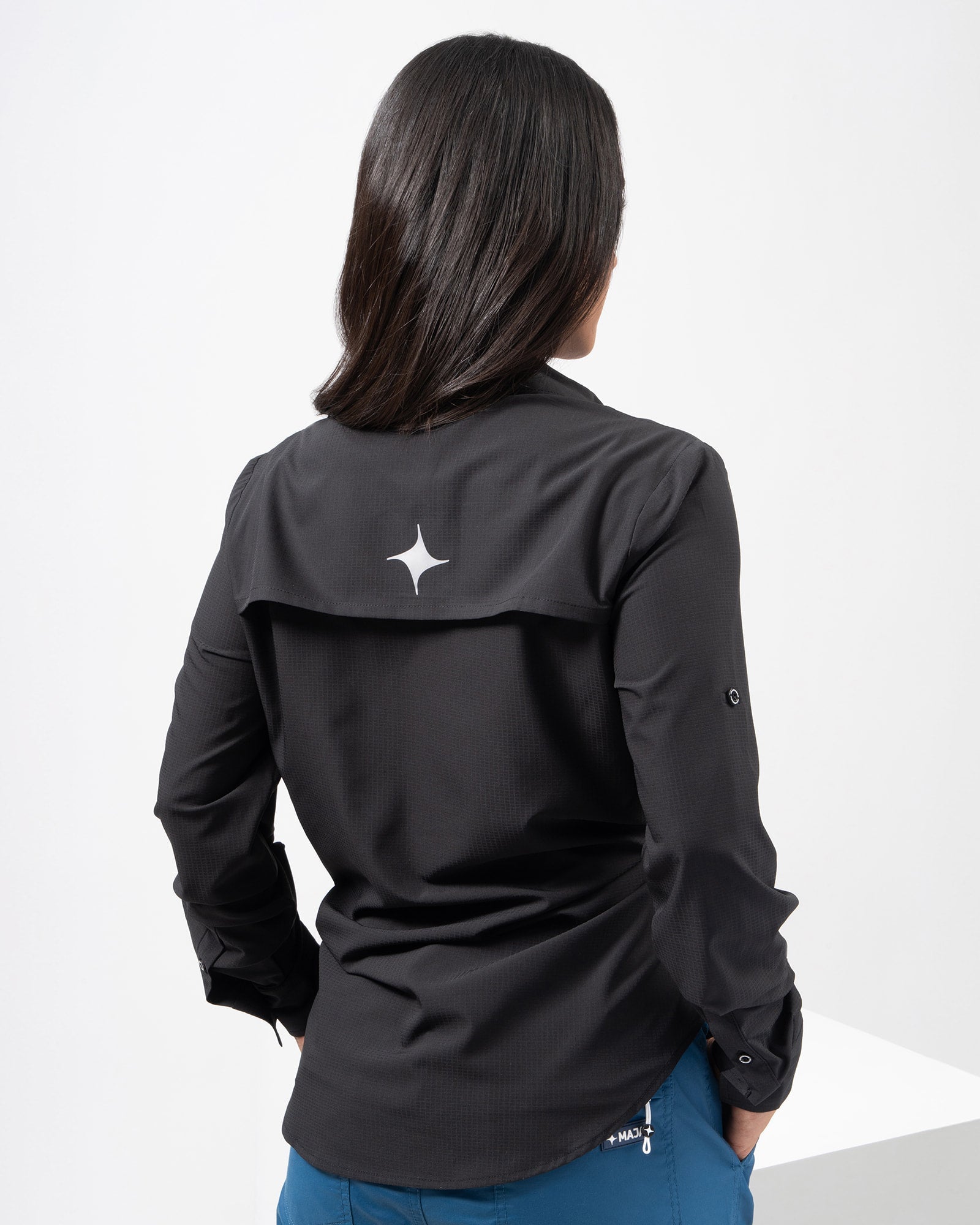 Camisa Outdoor Signature, Negro, vista posterior, fit Regular, Poliéster, con Tela antidesgarro, ideal para oficina