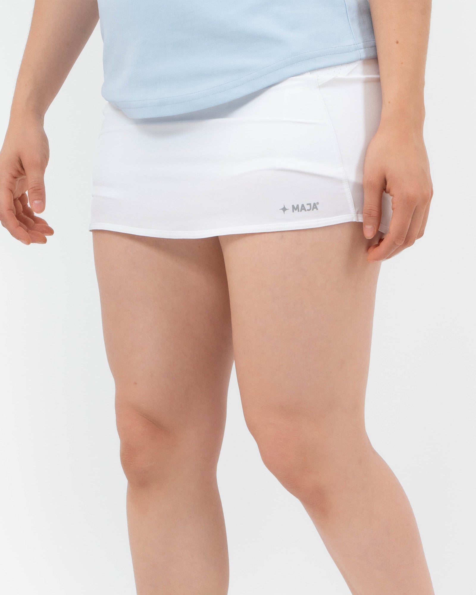 Falda Deportiva MAJA® Active, Blanco, vista frontal, fit Slim, Poliéster, con Branding con reflectivo, uso versátil