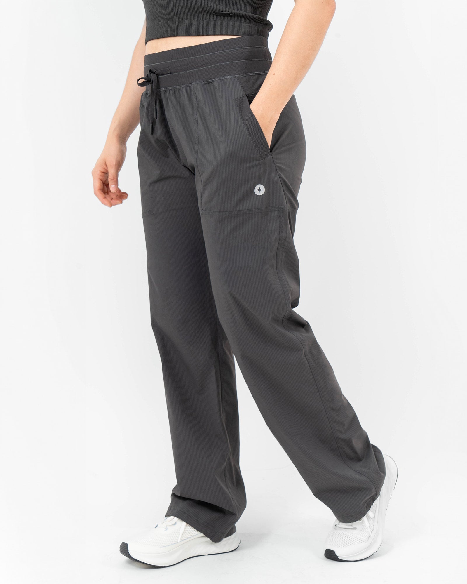 Jogger MAJA® Paz, Negro, vista frontal, fit Regular, Poliamida, con Tela estiramiento 2 vías, uso versátil