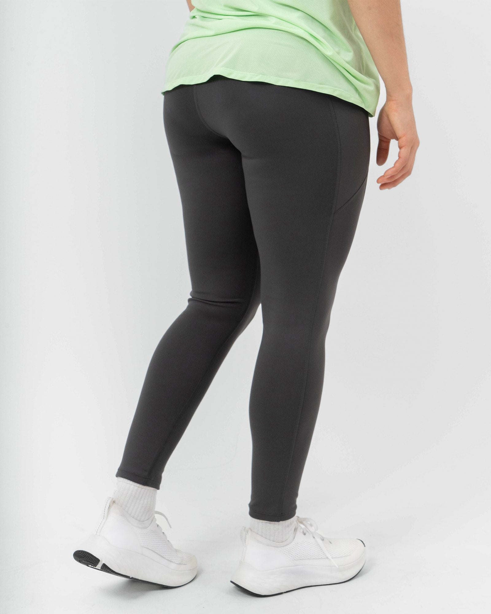 Leggins MAJA® Active Odisea, Humo, vista posterior, fit Slim, Poliéster, con Tela estiramiento 4 vías, cómoda para entrenamie