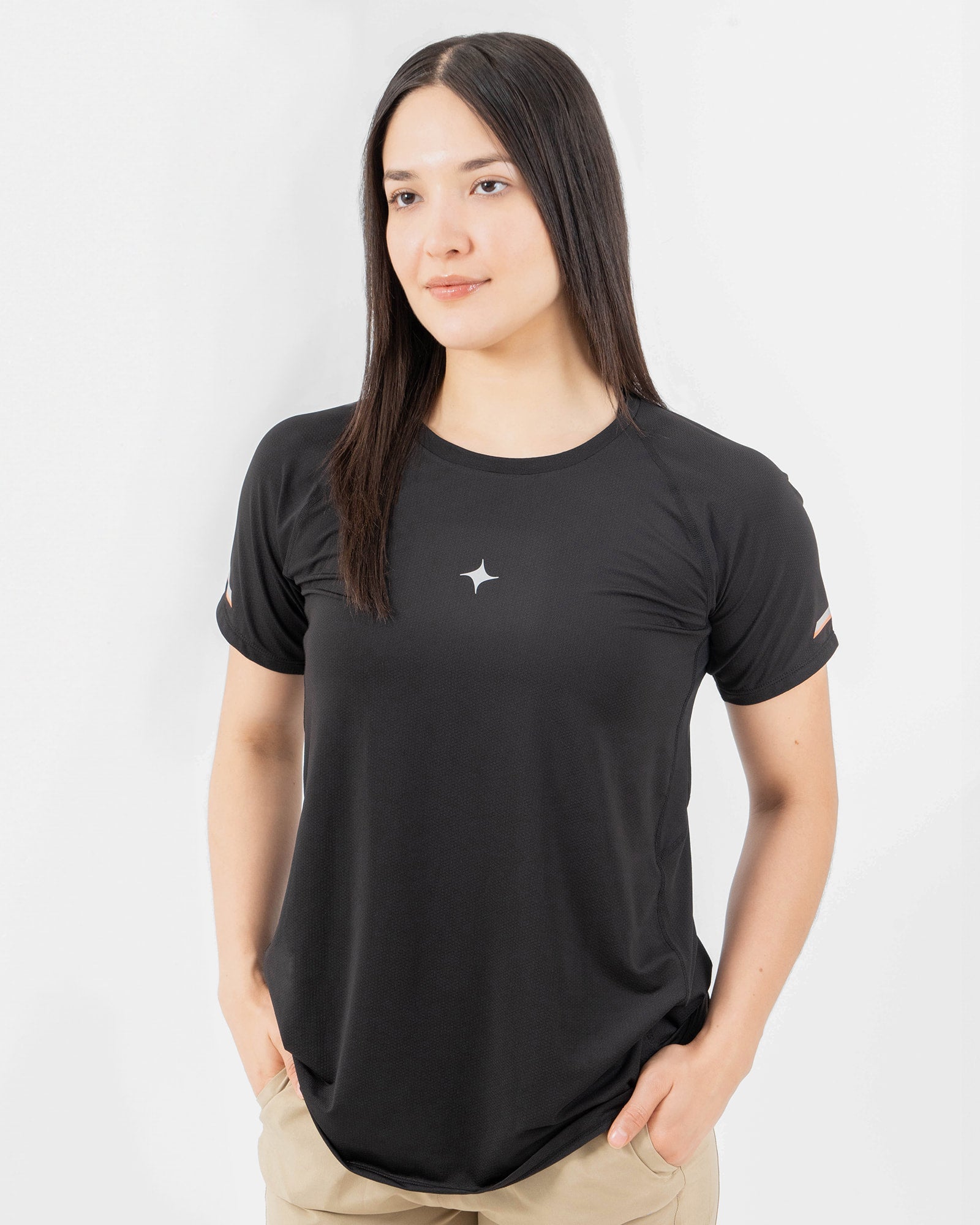 Playera MAJA® Estrella, Negro, vista frontal, fit Regular, Poliéster, con Branding con reflectivo, uso versátil