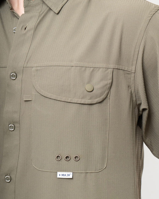 Camisa MAJA® Outdoor Signature, Verde, vista lateral, fit Relajado, Poliéster, con Tela antidesgarro, ideal para oficina