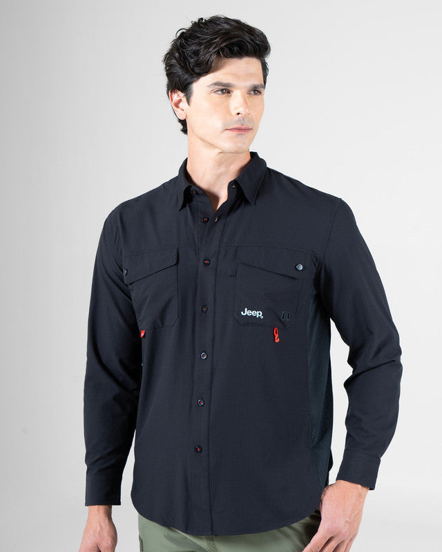 Camisa Fishing JEEP® x MAJA® Outdoor Cherokee Manga Larga, Negro, vista frontal, fit Relajado, Poliéster, con Tela antidesgarro, ideal para oficina