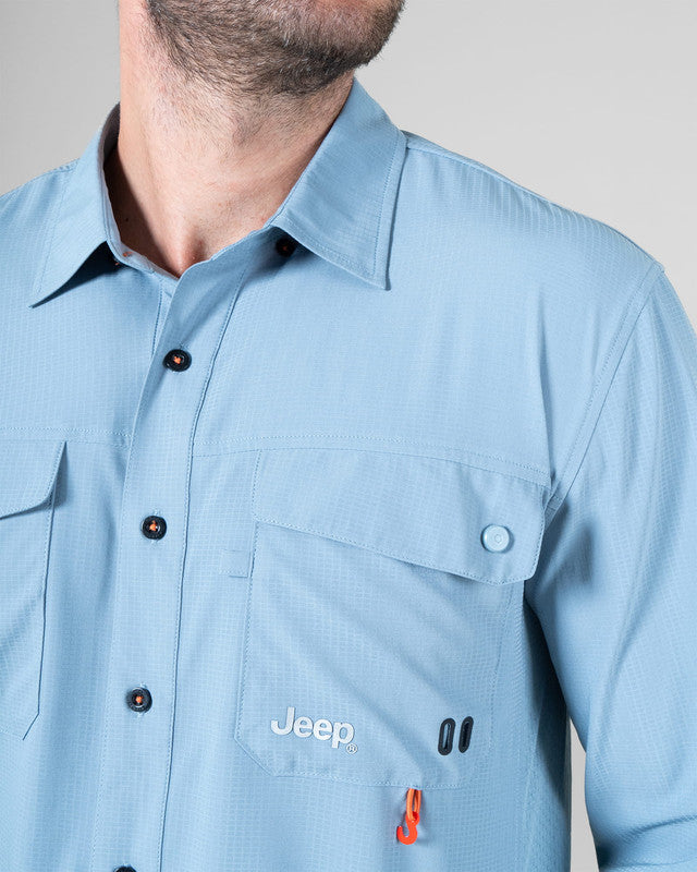 Camisa Fishing JEEP® x MAJA® Outdoor Cherokee Manga Larga, Gris azulado, vista lateral, fit Relajado, Poliéster, con Tela antidesgarro, ideal para oficina