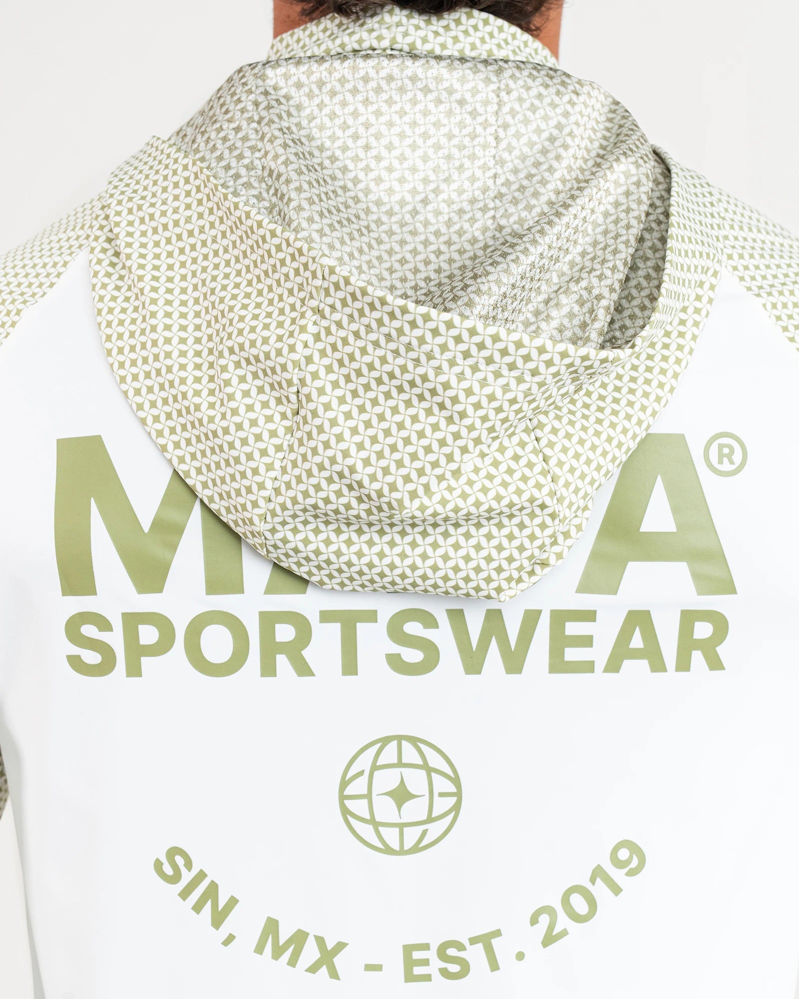 Playera Performance con Gorro MAJA® Marea