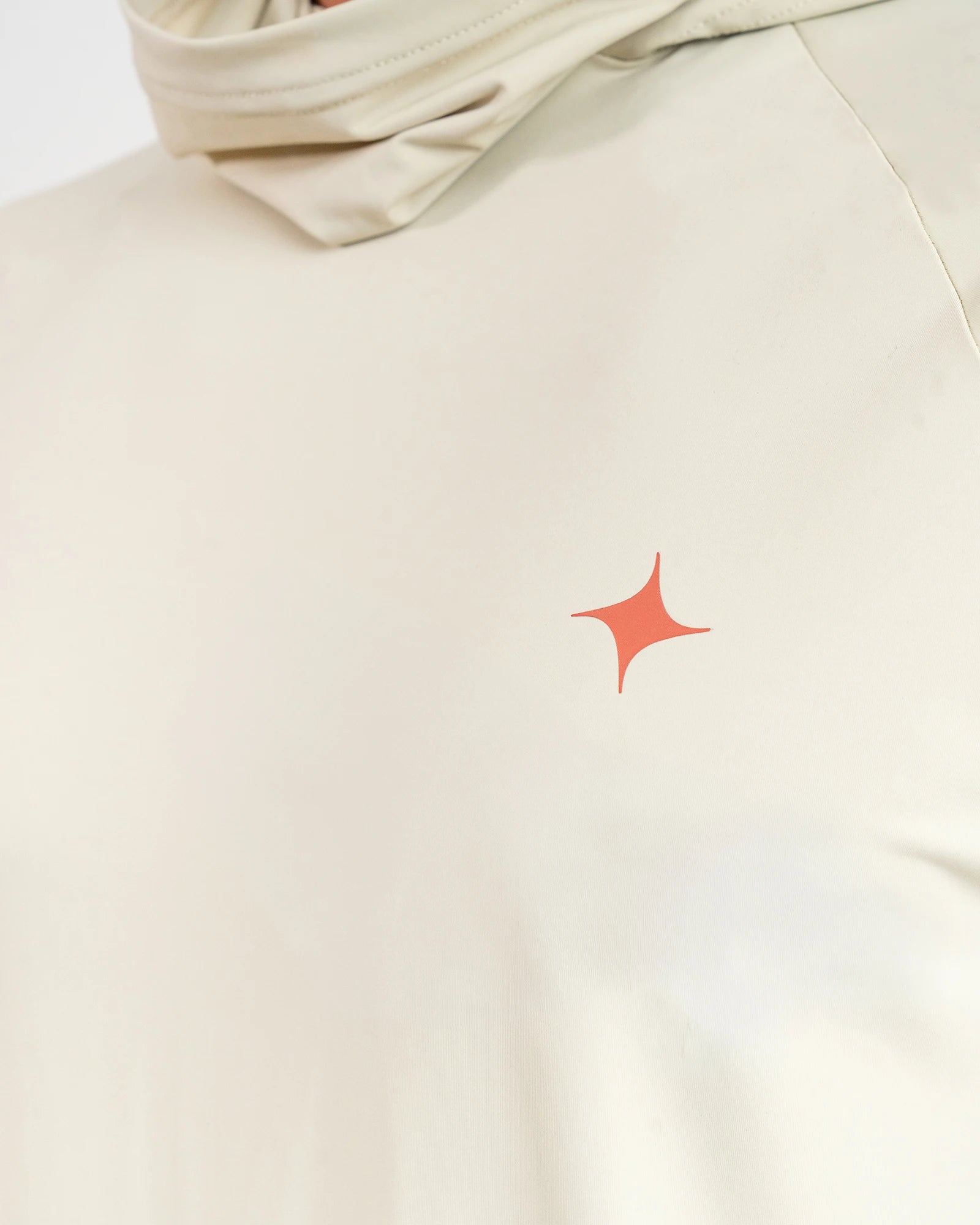 Playera Performance con Gorro MAJA® Marea