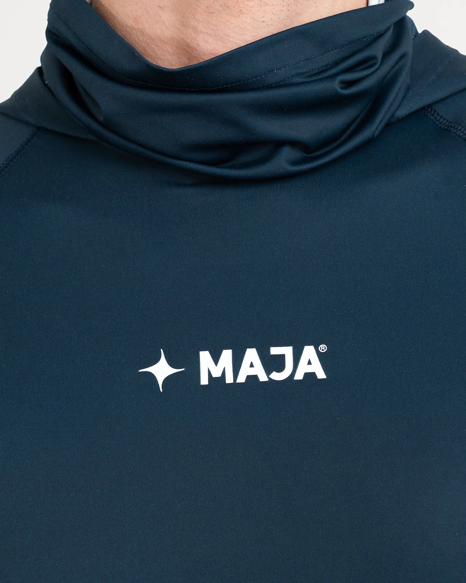 Playera Performance con Gorro y Máscara MAJA® Rocamar