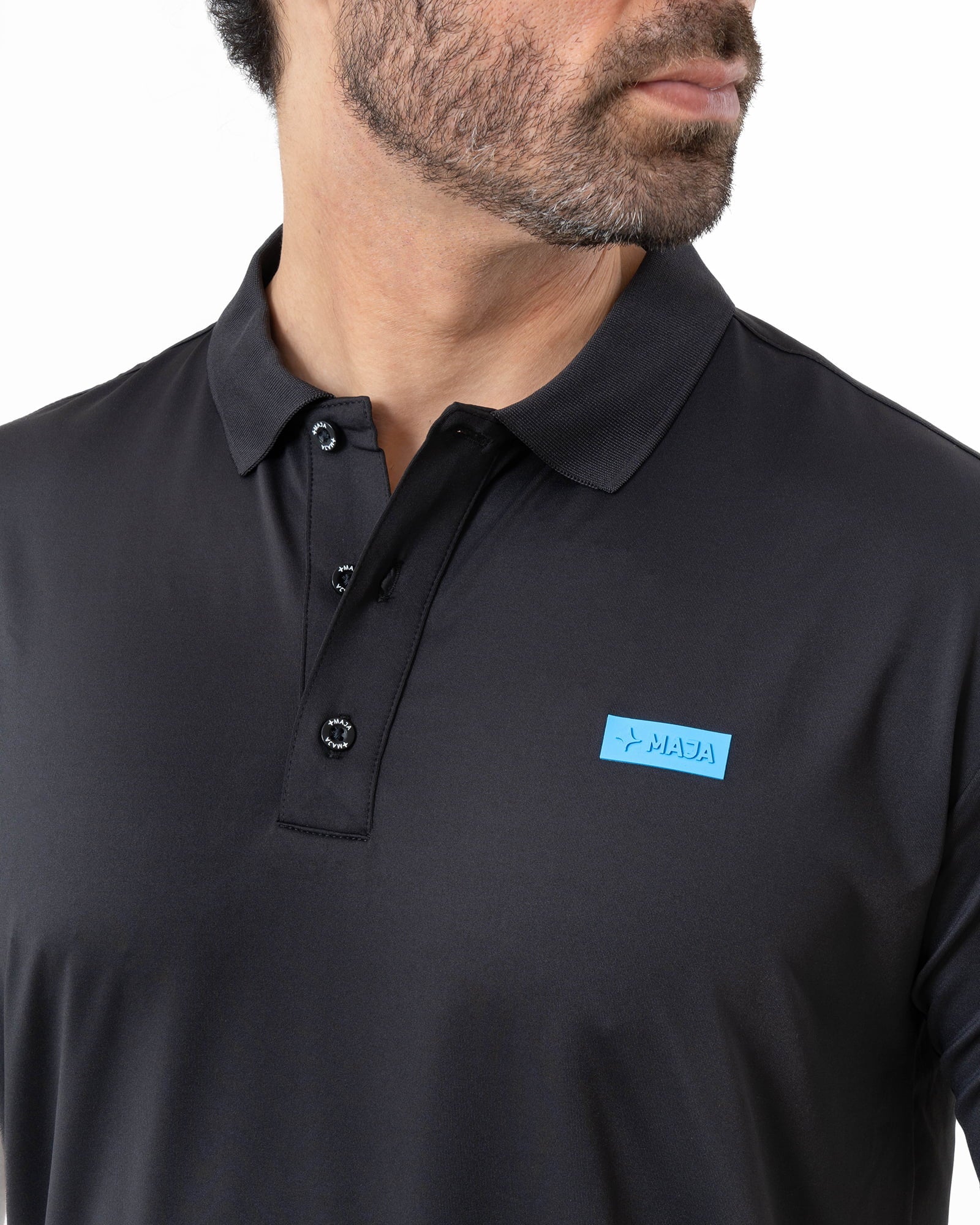 MAJA® Polo, Negro, vista lateral, fit Regular, Poliéster, con Protección UV UPF50+, uso versátil