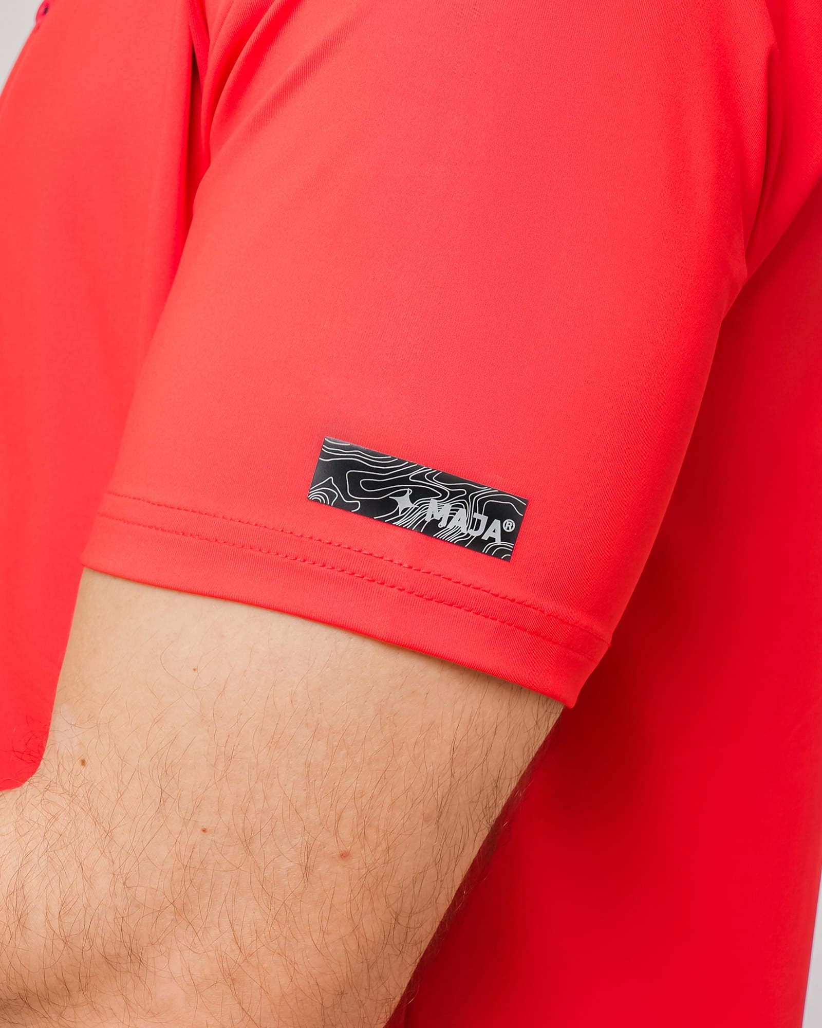 Polo Lisa, Rojo, vista lateral, fit Regular, Poliéster, con Tela estiramiento 4 vías, uso versátil